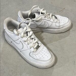 Nike Air Force White Low-Top Sneakers - 6Y